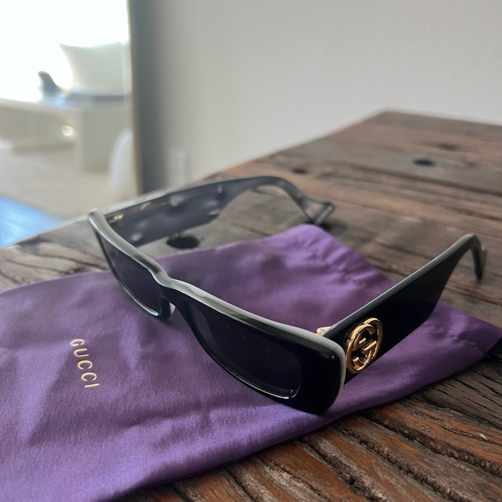 Beautiful RARE Gucci sunglasses in black